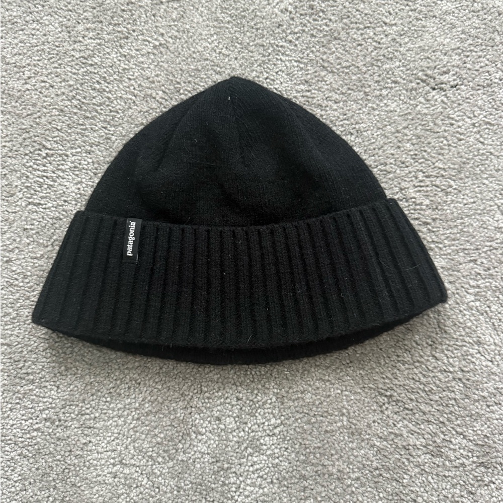 Patagonia black rolled fisherman style beanie toque